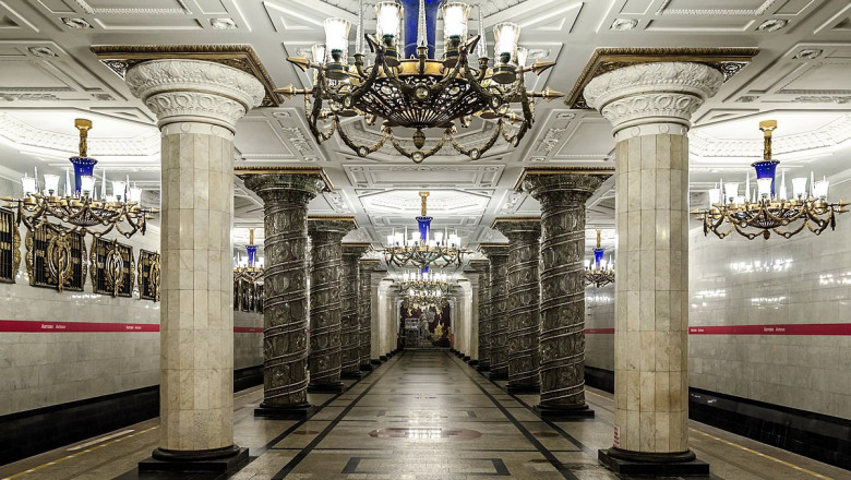 Какая станция метро в Санкт-Петербурге самая красивая?