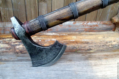  Чем отличается дровокол от топора?