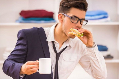 Утренние привычки, из-за которых набирается лишний вес