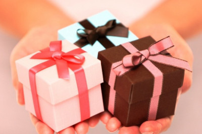 Какие подарки нельзя дарить родным и близким?