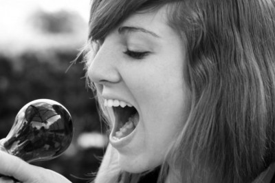 Почему лапочка свободно входит в ротовую полость, а обратно- не выходит?