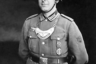 Для чего носили немцы бляху на груди?