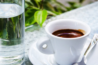 Почему надо пить воду после употребления кофе?