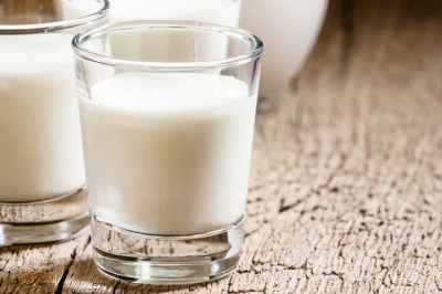 Почему стоит пить кефир на ночь?
