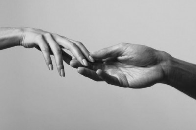 Должен ли любимый человек  спасать вас от скуки, одиночества и т.п.?