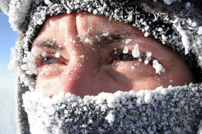 Почему  в мороз глаза не замерзают?