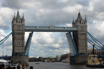 В чем примечательность Тауэрского моста?
