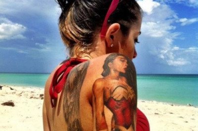 Темнеют ли татуировки при загаре?