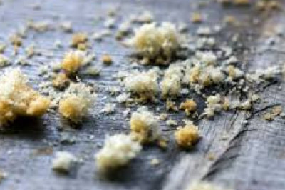 Отчего нельзя сметать крошки со стола рукой?