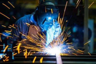 Почему не надо смотреть на процесс сварки?