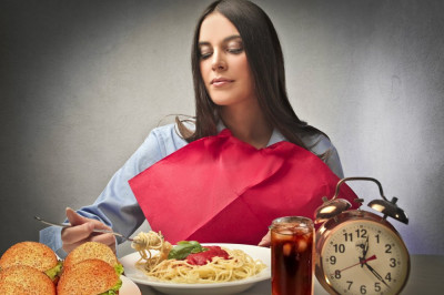 Чего не следует делать после еды, чтобы не заработать проблем с желудком?