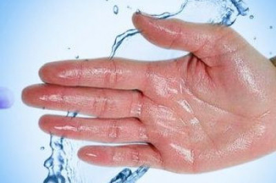 Отчего могут потеть ладони?