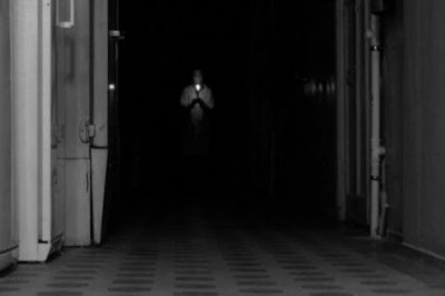 Почему многие люди боятся темноты?