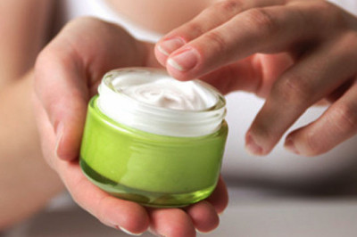 Можно ли мазать лицо кремом для рук?