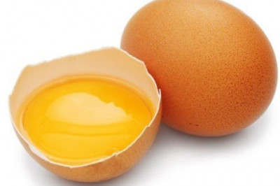 Как определить степень свежести сырых куриных яиц?