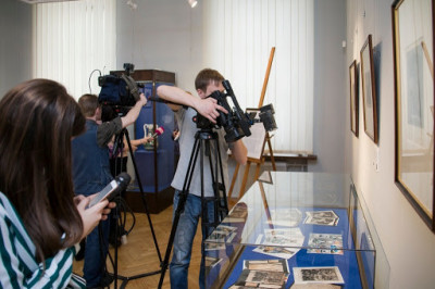 Отчего в музеях запрещается делать фото со вспышкой?